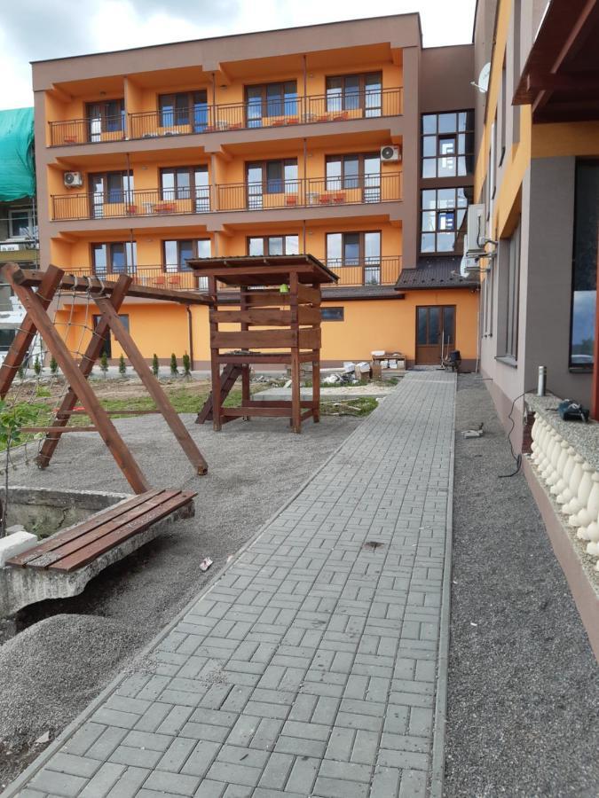 Hotel Felicia Kaluža Exterior foto